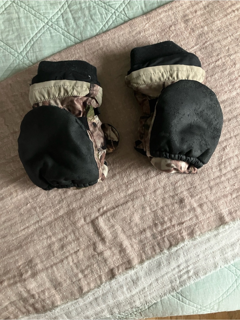 Cabela’s Hunting Mittens - Picture 4 of 11